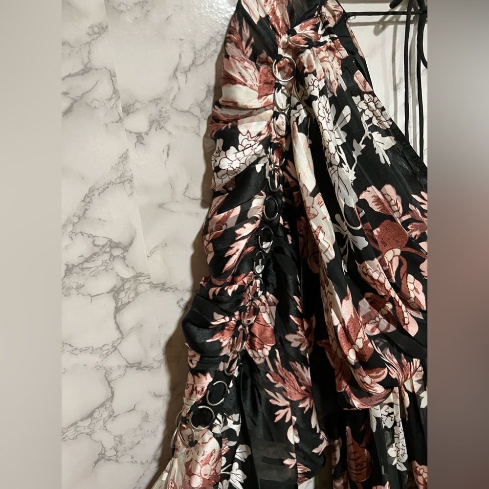 ASOS DESIGN satin stripe blouson mini dress with ring detail in floral print - Picture 2 of 12